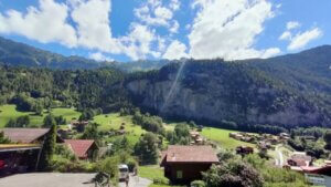 Read more about the article Saisonzeiten in der Schweiz: Wann beginnen Winter- und Sommersaison?